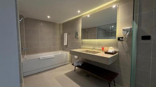 room detail thumbnail 2