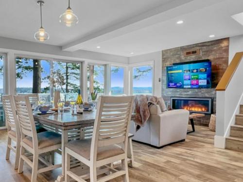 Waterfront House, Mt Baker Views, 2 Decks, Hiking in Lummi Island