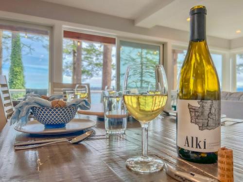 Waterfront House, Mt Baker Views, 2 Decks, Hiking in Lummi Island