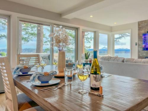 Waterfront House, Mt Baker Views, 2 Decks, Hiking in Lummi Island