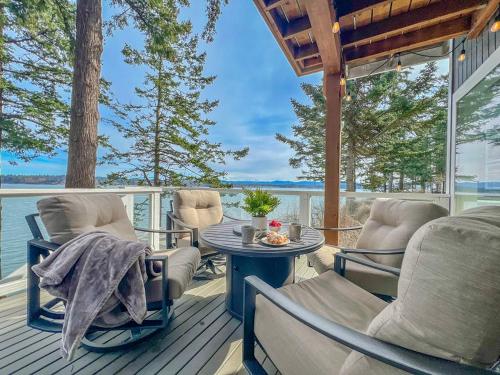 Waterfront House, Mt Baker Views, 2 Decks, Hiking in Lummi Island