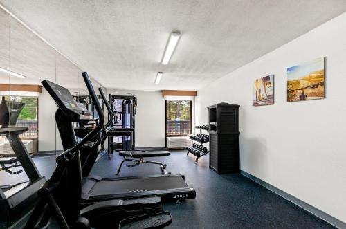 Comfort Inn Laurinburg - image 25
