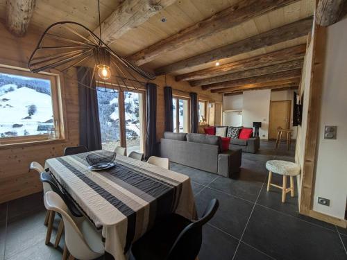 Chalet lumineux à Arêches-Beaufort avec terrasse et cuisine équipée - FR-1-342-332 (Chalet lumineux a Areches-Beaufort avec terrasse et cuisine equipee - FR-1-342-332) in Beaufort (Rhone-Alpes)