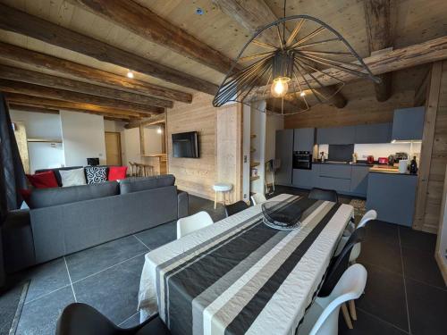Chalet lumineux à Arêches-Beaufort avec terrasse et cuisine équipée - FR-1-342-332 (Chalet lumineux a Areches-Beaufort avec terrasse et cuisine equipee - FR-1-342-332) in Beaufort (Rhone-Alpes)