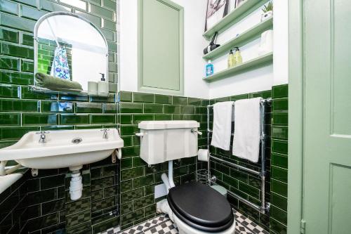 Peaceful Studio in the heart of Queensway - image 3