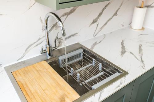 Peaceful Studio in the heart of Queensway - image 8