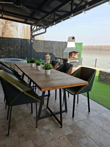 Sap Pool House in Vinca