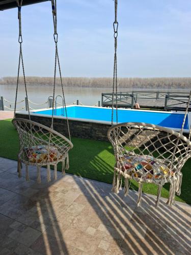 Sap Pool House in Vinca