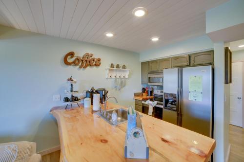 Ozark Mountain Condo about 2 Mi to Silver Dollar City! in Branson, USA
