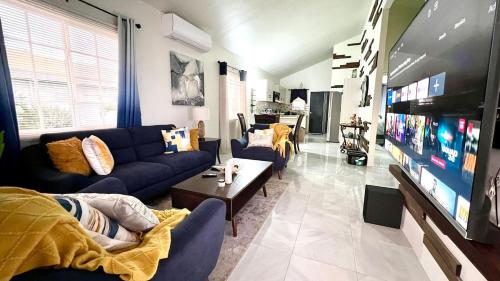 Coral Cove Oasis – khách sạn tại Discovery Bay