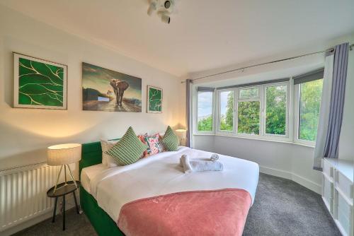 Contractor Base 4BR Fast WiFi Parking High Wycombe – khách sạn tại Abbey