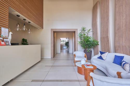 Midnight District Apartment by Geko