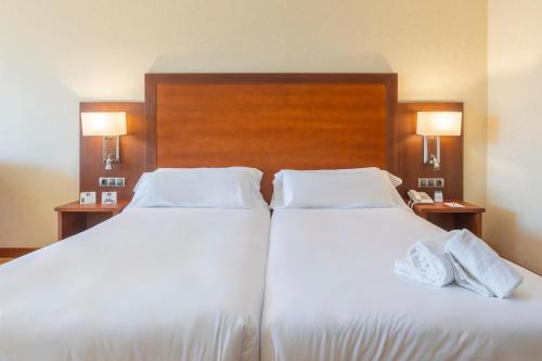 2 twin beds