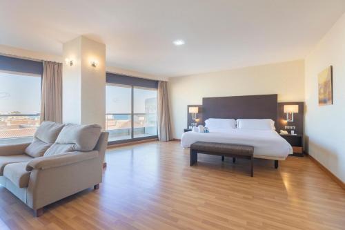 1 king bed, 1 sofa bed
