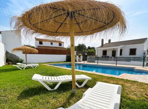 Chalet con piscina privada no permitimos grupos de jovenes