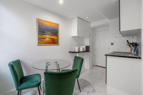 Liverpool Street Station - Stylish Apartment - image 6