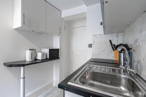 Liverpool Street Station - Stylish Apartment - image 4