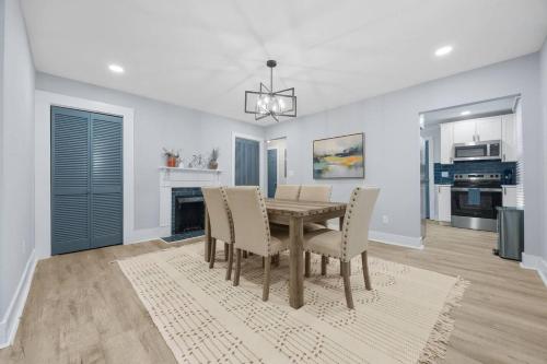 Kitchen, Spacious 6BR Duplex | Patio + Near BeltLine in Pittsburgh