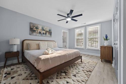 Spacious 6BR Duplex | Patio + Near BeltLine in Pittsburgh