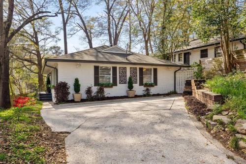 Private 2BR Unit Near Buckhead & Lenox Mall in Lindridge-Martin Manor