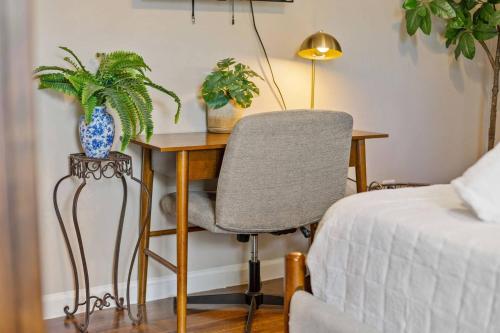 Private 2BR Unit Near Buckhead & Lenox Mall in Lindridge-Martin Manor