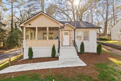 Exterior view, Stylish 3BR Atlanta Home Near Downtown & BeltLine in Cascade Road