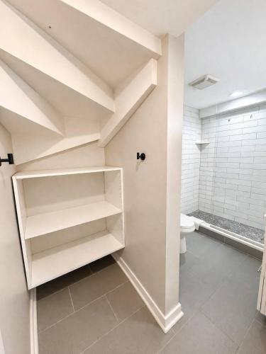 Flexhome West Town - Spacious 2BR Duplex in West Town