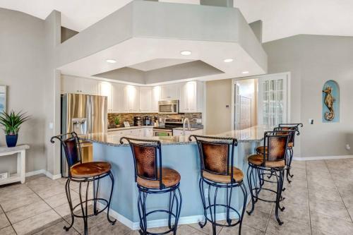 5BR/3BA Waterfront Oasis in Cape Coral | Heated Pool & Spa + Private Dock | Gulf Access - image 2
