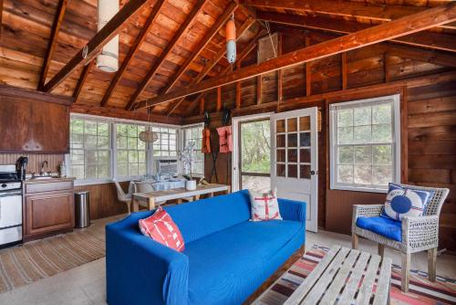 Rustic Beachfront Cottage with Private Beach - image 13