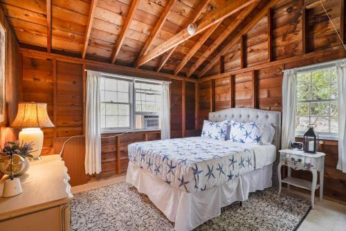 Rustic Beachfront Cottage with Private Beach - image 2