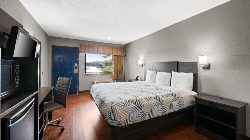 Econo Lodge - Prattville - image 12