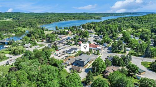 The Birches - Condotel Downtown Lake Leelanau ➠ Unit 2 in Suttons Bay, USA