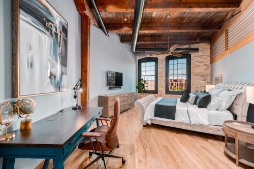 Exquisite One-of-a-Kind 3BDR Penthouse Condo in Downtown TC in Traverse City, USA