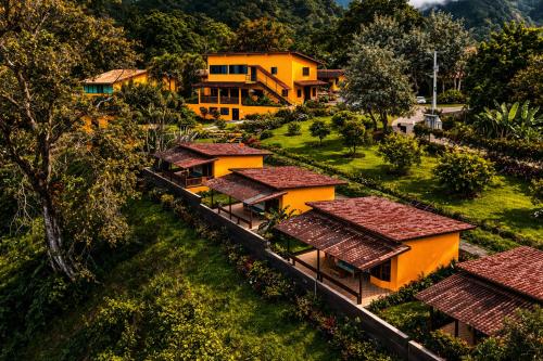 El Santuario Ecolodge - Hotel & Dorms in Los Naranjos