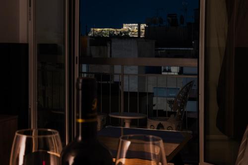 Acropolis View Stylish Residence 150m to Metropolitan Metro Hub, Athènes