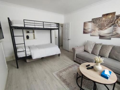 New look flat In Waterloo 3