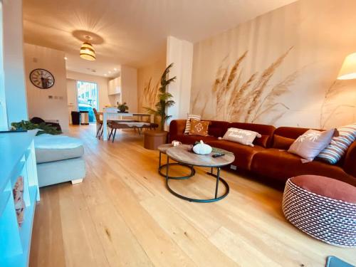 Superb House Sleeps 7 parking in Cambridge in Trumpington