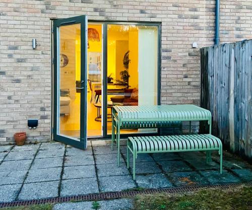 Superb House Sleeps 7 parking in Cambridge in Trumpington
