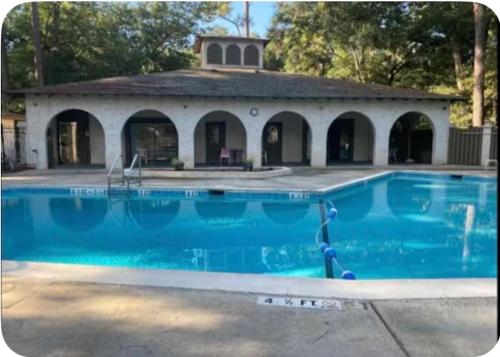 On Island | Pool | Tennis | Pet Friendly | Parking in Hilton Head Island Waterfront