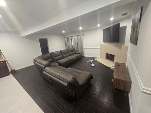 Tarzana 6 Bedroom Charmer W Pool in Tarzana