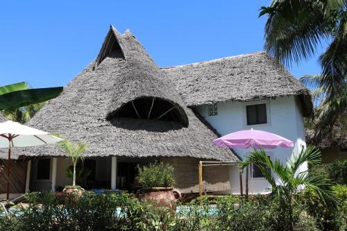 Buitenkant, Villa Madinina in Mombassa