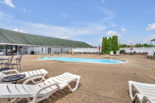Indiana Beach Hotel - image 8