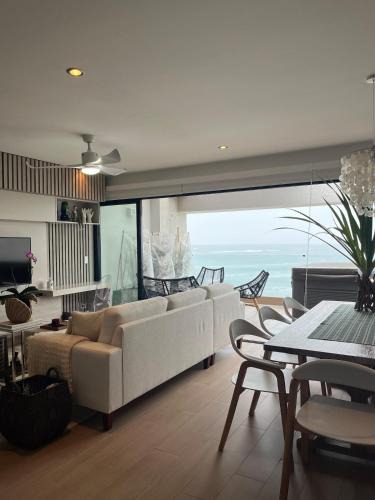 Luxury ocean-view apartment in Punta Hermosa