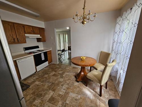 Williamsburg Executive Rooms near Busch Gardens - Gloucester, VA