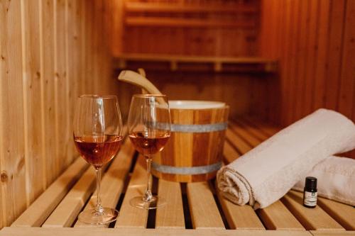 Sauna, Garden Spa Suite - Private Sauna & Whirlpool in Betzdorf