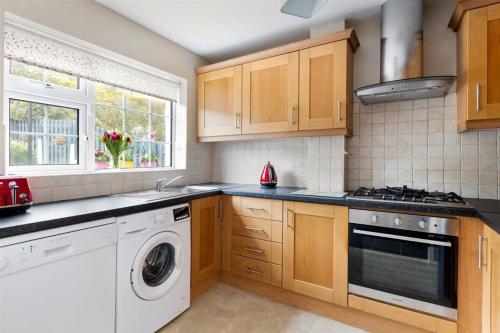 Küche, Cozy Homestay with Sea & Garden Views Ultra Fast WiFi Close to Town in Wicklow