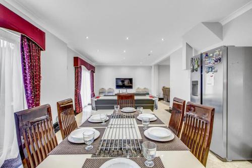 Spacious 4-Bed House Sleeps 8 - Near Tube gîte à louer Ealing Broadway Underground Station