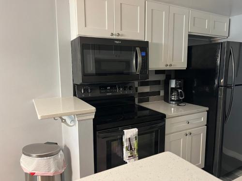 On Island | Pool | Tennis | Pet Friendly | Parking in Hilton Head Island Waterfront