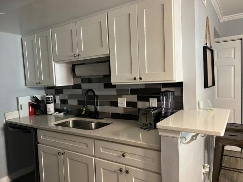 On Island | Pool | Tennis | Pet Friendly | Parking in Hilton Head Island Waterfront