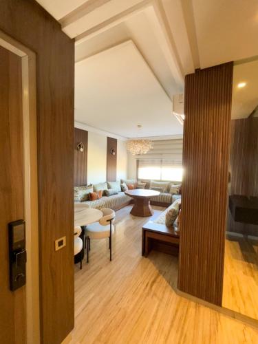 New Luxury 2BR Apt With Green Space In Residance in 羅切斯諾雷斯